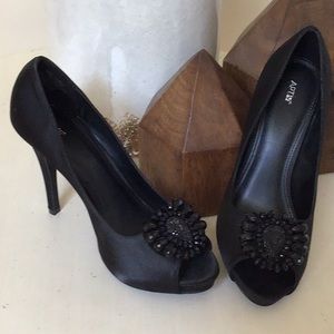 Elegant Beaded Pump! Sz. 7.5